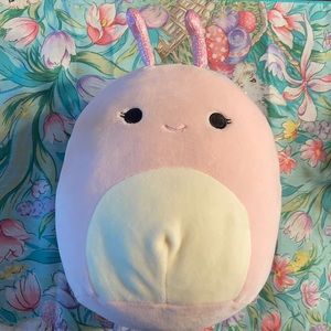 Squishmallow. Silvina the snail